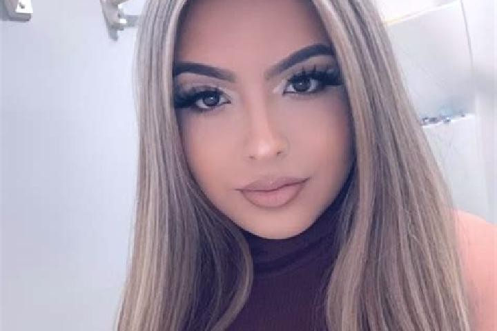 Ellie, 27, a blonde amber-eyed latina companion based in Struga. Offering Domination, OWO. Available for incall and outcall, overnight bookings available.