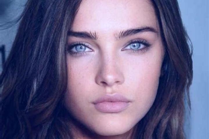 Ellie, 27, a brunette amber-eyed caribbean companion based in Auzon. Offering Dinner Date, Overnight, Couples, Deep French Kissing, Duos. Available for incal...