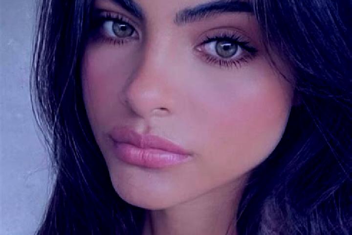 Ellie, 27, a chestnut hazel-eyed latina companion based in Messy. Offering Girlfriend Experience, Prostate Massage, Massage, Erotic Massage. Available for in...