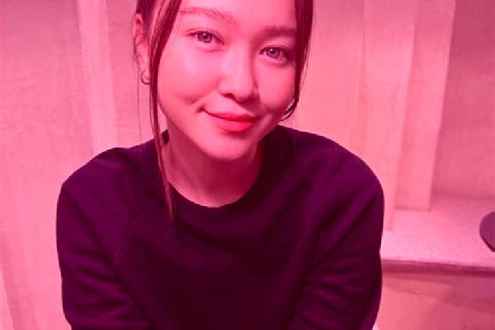 Ellie, 27, a dark blonde blue-eyed asian companion based in Wudan. Offering BDSM, Erotic Massage. Available for incall and outcall, day and evening dates.