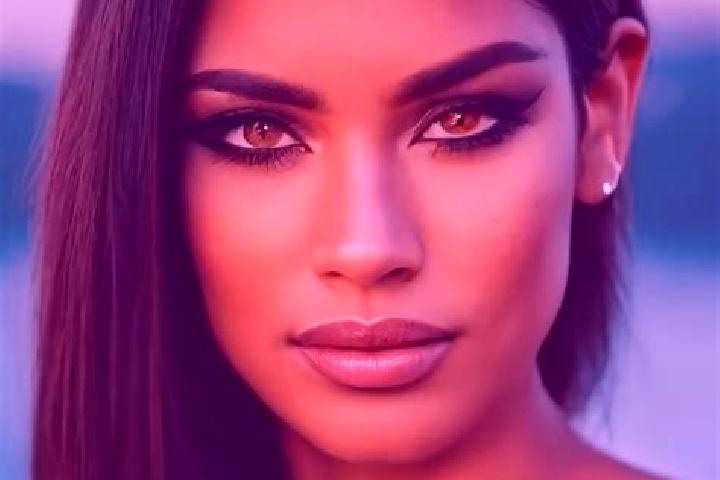 Ellie, 27, a red dark-eyed latina companion based in Surhuisterveen. Offering BDSM, GFE, Overnight. Available for incall and outcall, day and evening dates.