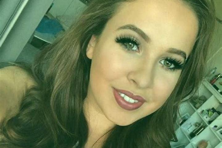Ellie, 27, a red dark-eyed middle eastern companion based in Sao Valerio do Sul. Offering Prostate Massage, Striptease, Girlfriend Experience. Available for ...