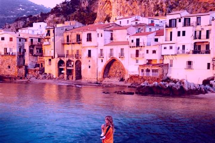 Ellie, 27 — Escort in Cefalu, Italy