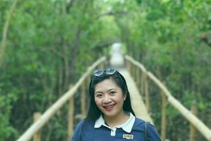 Ellie, 27 — Escort in Genang, Indonesia