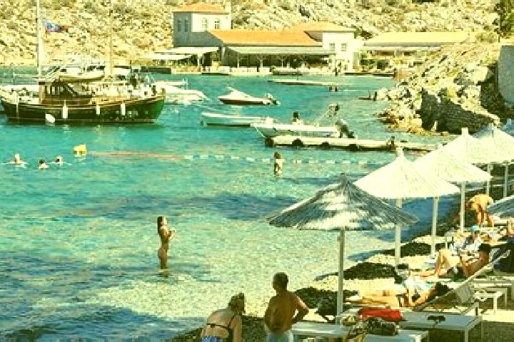 Ellie, 27 — Escort in Mandraki, Greece