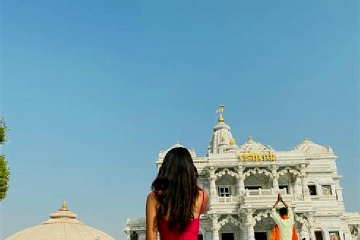 Ellie, 27 — Escort in Mathur, India