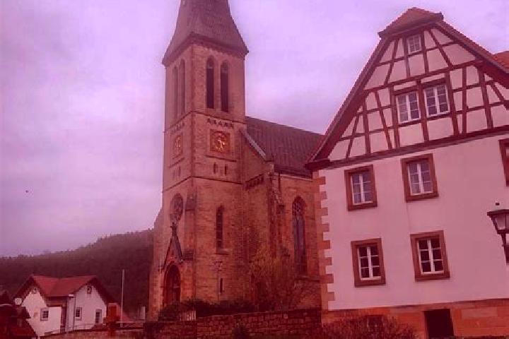 Ellie, 27 — Escort in Muenchweiler an der Rodalb, Germany