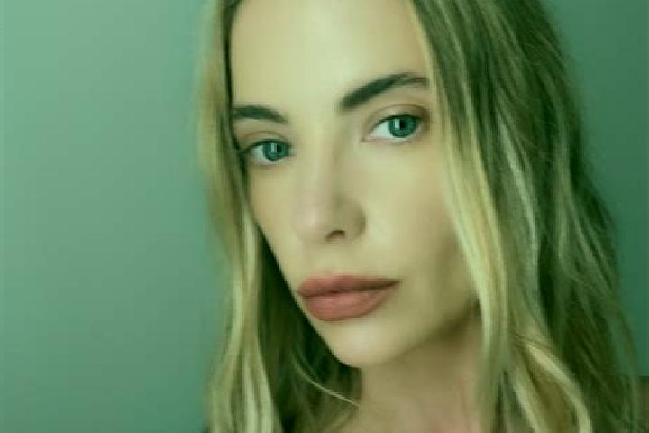 Ellie, 27 — Escort in Newnham, Australia