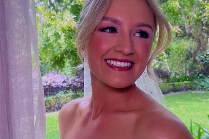 Ellie, 27 — Escort in Newtownforbes, Ireland