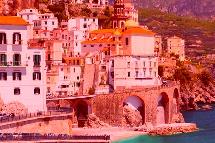 Ellie, 27 — Escort in Perosa Canavese, Italy