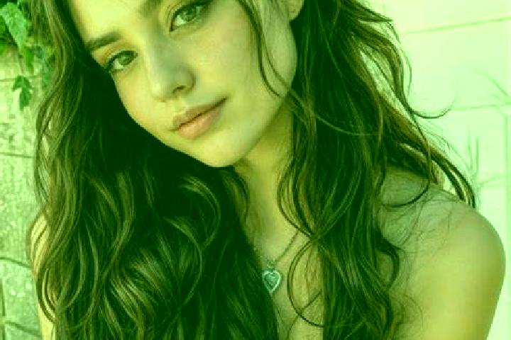 Ellie, 28, a brunette hazel-eyed mediterranean companion based in Bosso. Offering Massage, Fetish, Roleplay, Domination. Available for incall and outcall, da...