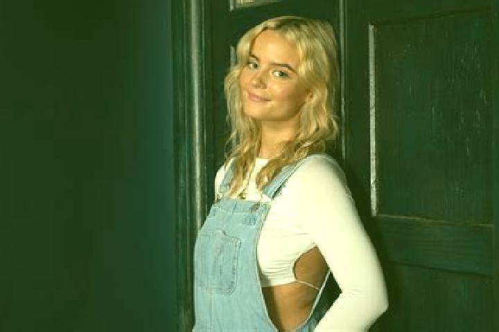 Ellie, 28, a dark blonde blue-eyed mediterranean companion based in Port Gibson. Offering Fetish, A-Level, Roleplay, OWO, Domination. Available for incall an...