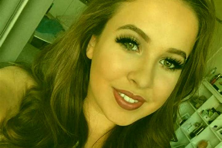 Ellie, 28, a red dark-eyed mediterranean companion based in Pertegada. Offering Striptease, Girlfriend Experience, Party Girl. Available for incall and outca...
