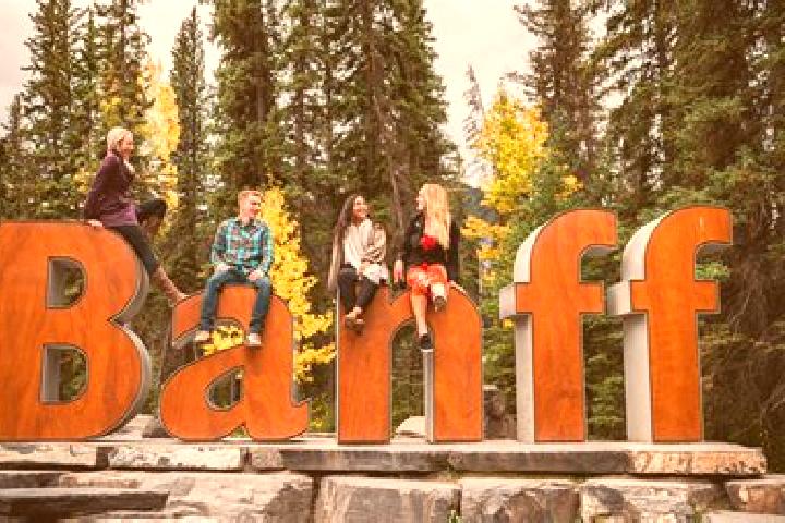 Ellie, 28 — Escort in Banff Trail, Canada