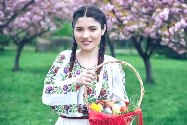 Ellie, 28 — Escort in Coarnele Caprei, Romania