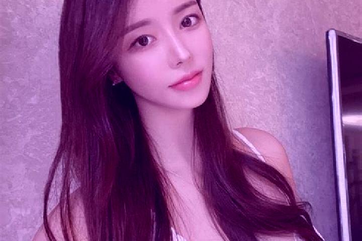 Ellie, 28 — Escort in Honggor, China