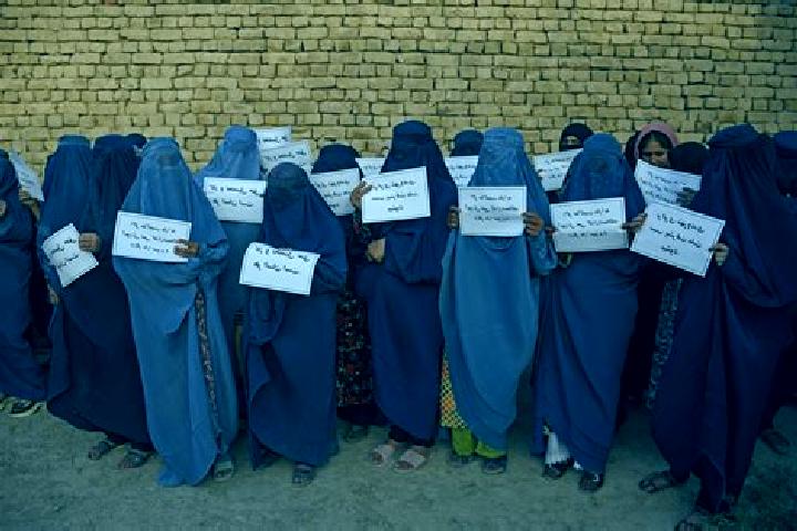 Ellie, 28 — Escort in Islam Chumgar, Afghanistan