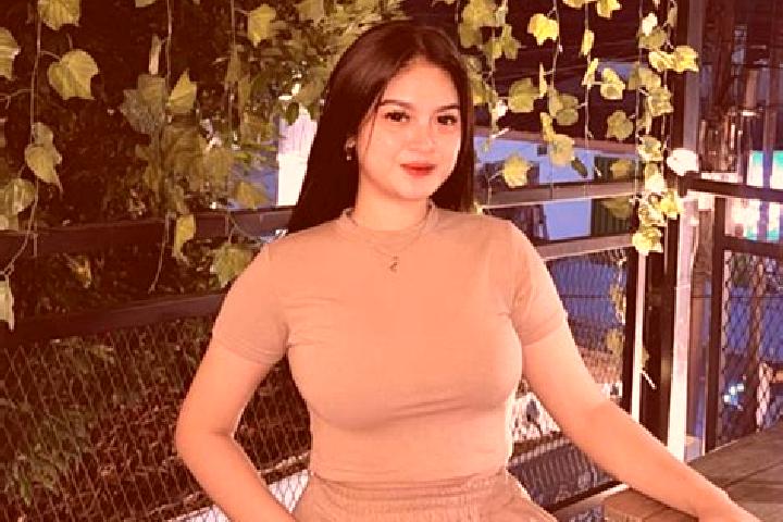 Ellie, 28 — Escort in Mawar, Indonesia