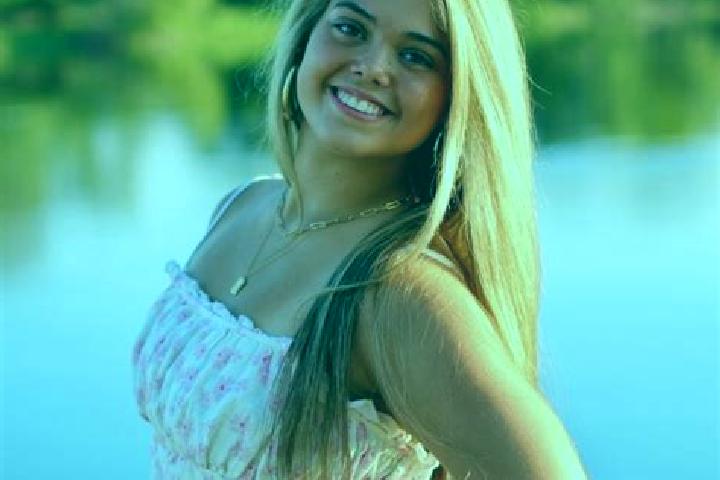 Ellie, 28 — Escort in Powhatan Point, United States