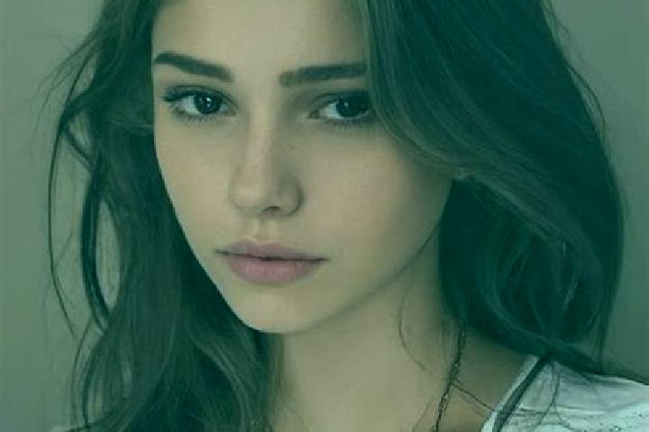Ellie, 29, a brunette hazel-eyed slavic companion based in Zemlyansk. Offering Couples, Dinner Date. Available for incall and outcall, day and evening dates.