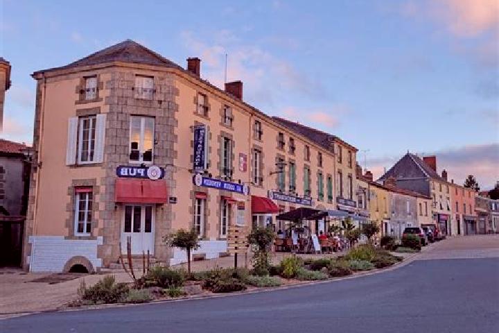 Ellie, 29 — Escort in Les Epesses, France