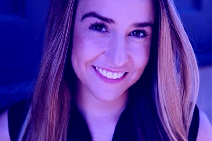 Ellie, 29 — Escort in Malomykhaylivka, Ukraine