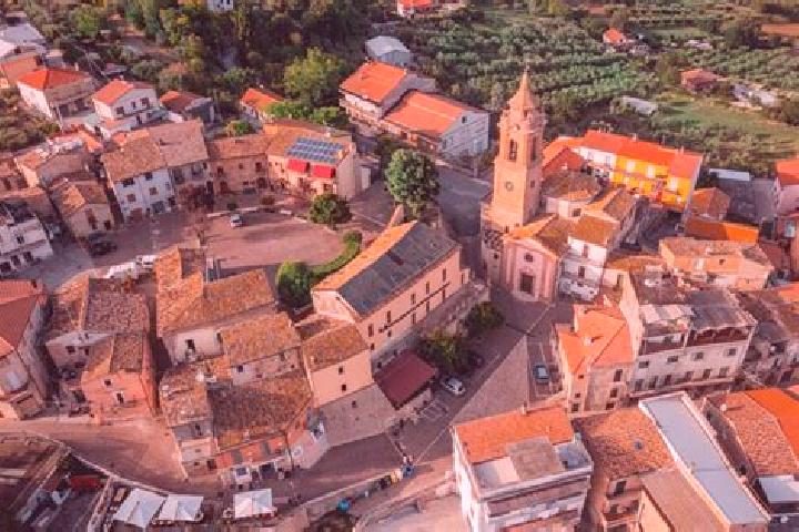 Ellie, 29 — Escort in Notaresco, Italy