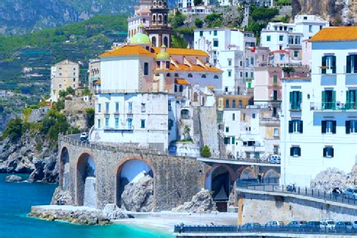Ellie, 29 — Escort in Orosei, Italy
