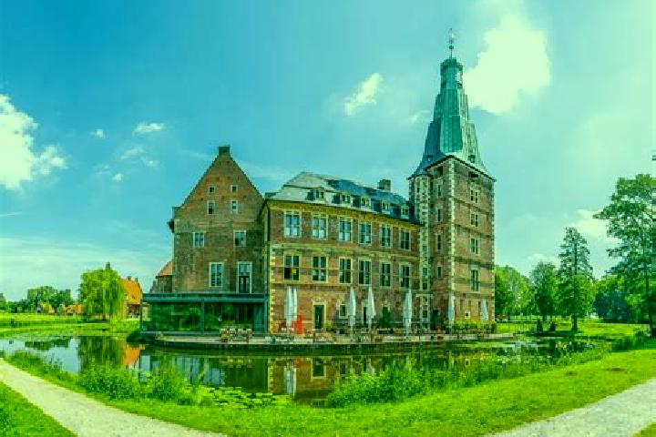Ellie, 29 — Escort in Straelen, Germany