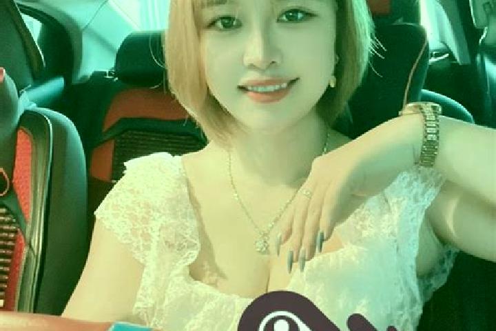 Ellie, 29 — Escort in Thuan Thanh, Vietnam