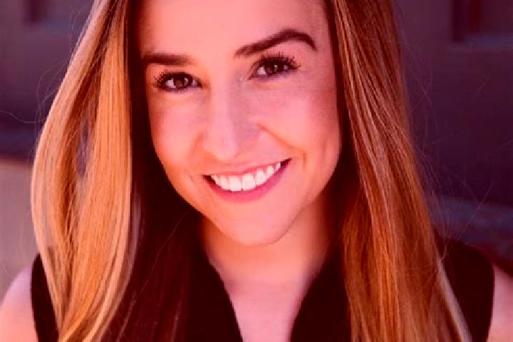 Ellie, 29 — Escort in Valdehorna, Spain