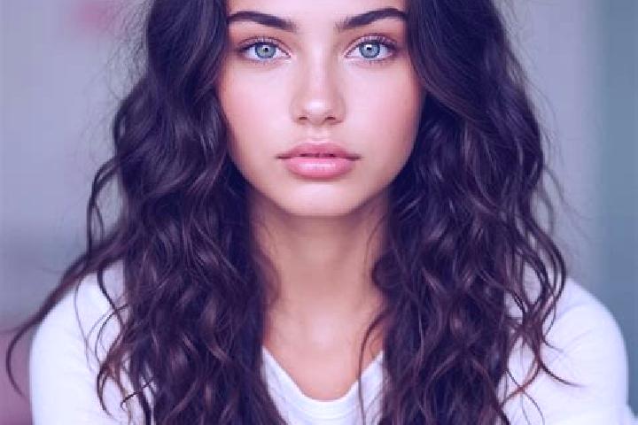 Ellie, 30, a brunette amber-eyed mediterranean companion based in Bellbird Park. Offering Tantra, Travel Companion, Striptease. Available for incall and outc...