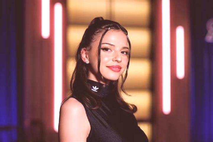 Ellie, 30 — Escort in Csomor, Hungary