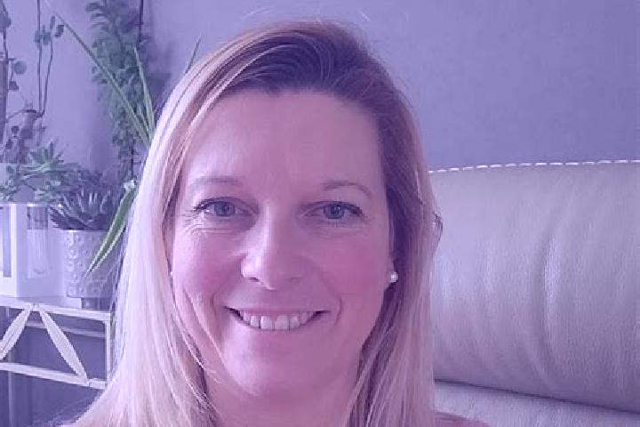 Ellie, 30 — Escort in Fournes-en-Weppes, France
