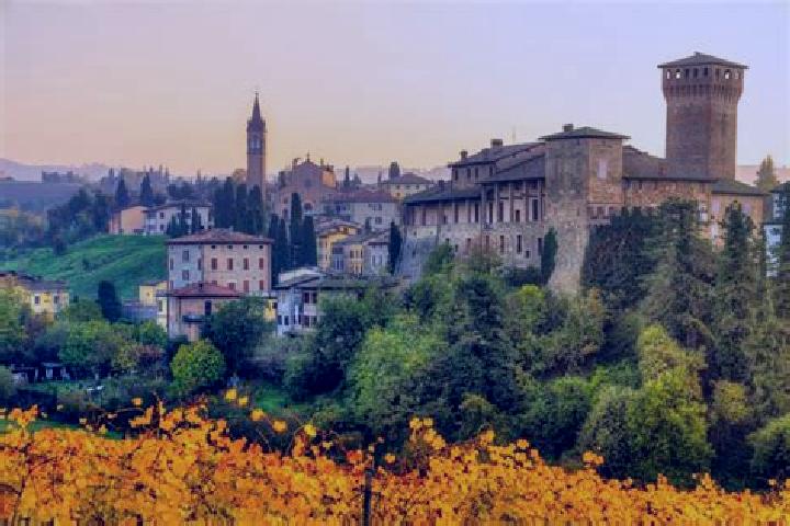 Ellie, 30 — Escort in Levizzano Rangone, Italy