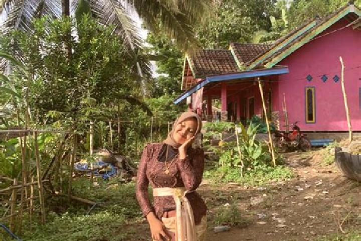 Ellie, 30 — Escort in Mandar, Indonesia