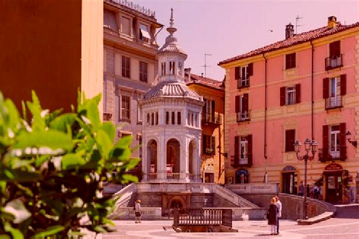 Ellie, 30 — Escort in Mirabello Monferrato, Italy