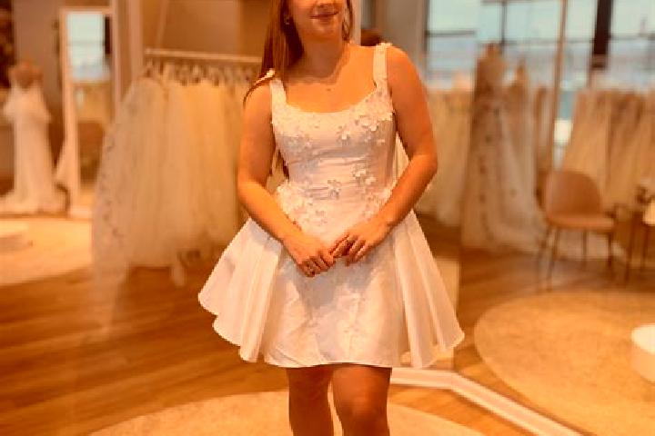 Ellie, 30 — Escort in Novopetrivske, Ukraine