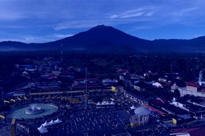 Ellie, 30 — Escort in Padang Aro, Indonesia