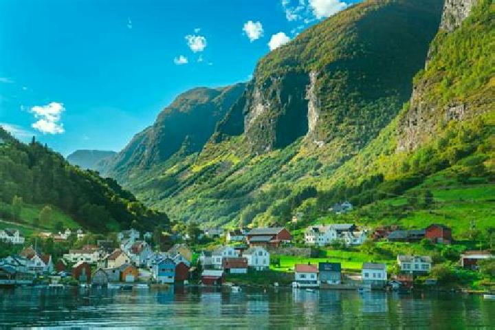 Ellie, 30 — Escort in Skalevik, Norway