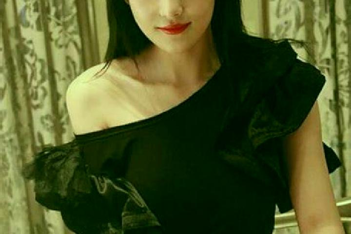 Ellie, 31, a black dark-eyed ebony companion based in Wangqing. Offering A-Level, Party Girl. Available for incall and outcall, day and evening dates.