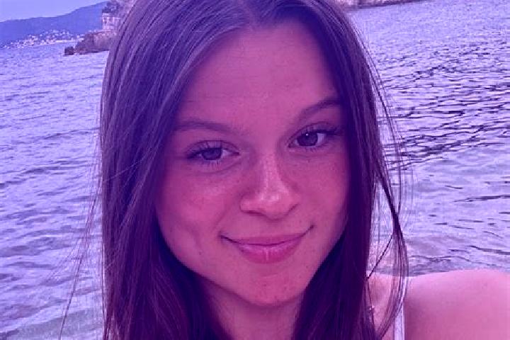 Ellie, 31 — Escort in Baisieux, France