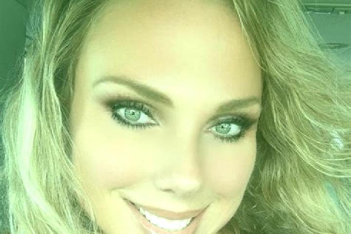 Ellie, 31 — Escort in Denee, France
