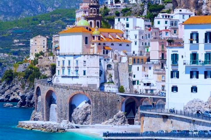 Ellie, 31 — Escort in Osteno, Italy
