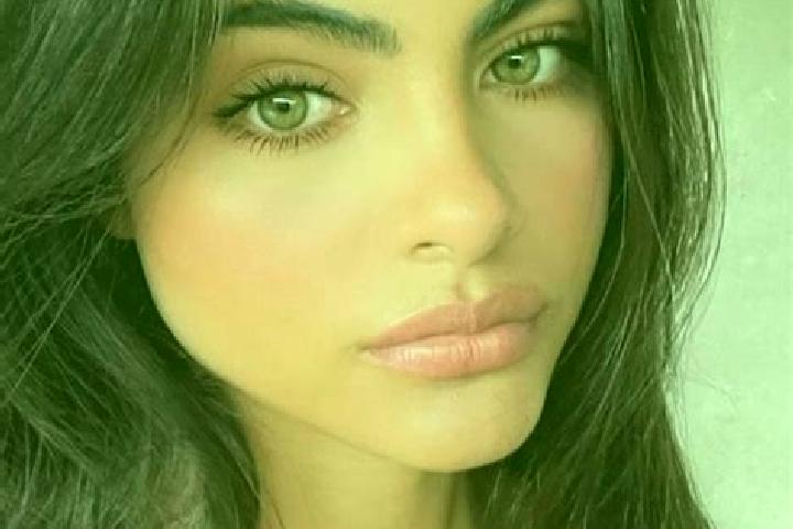 Ellie, 32, a black dark-eyed indian companion based in El Troncon. Offering Massage, Domination. Available for incall and outcall, day and evening dates.