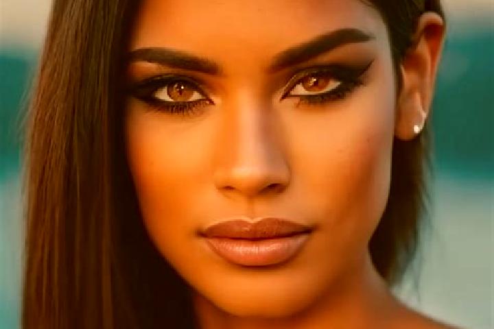 Ellie, 32, a red green-eyed latina companion based in Hromnice. Offering CIM, Striptease, A-Level. Available for incall and outcall, day and evening dates.