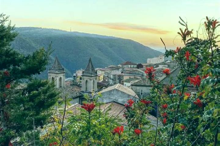 Ellie, 32 — Escort in Francavilla Angitola, Italy