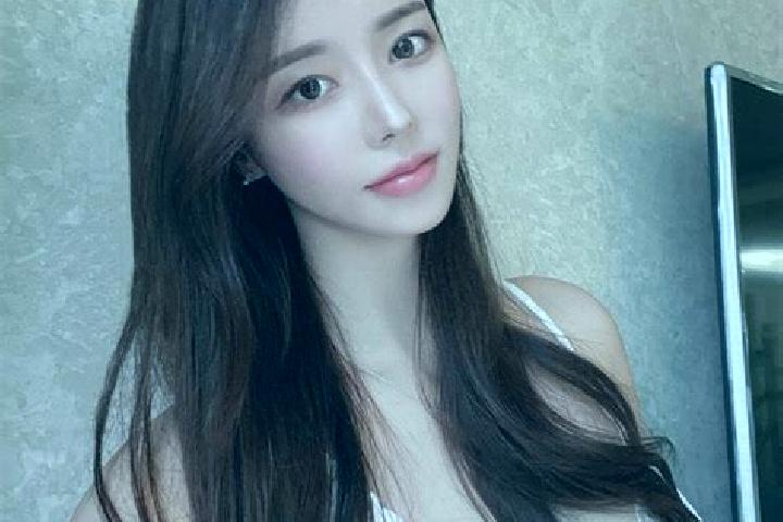 Ellie, 32 — Escort in Hecun, China