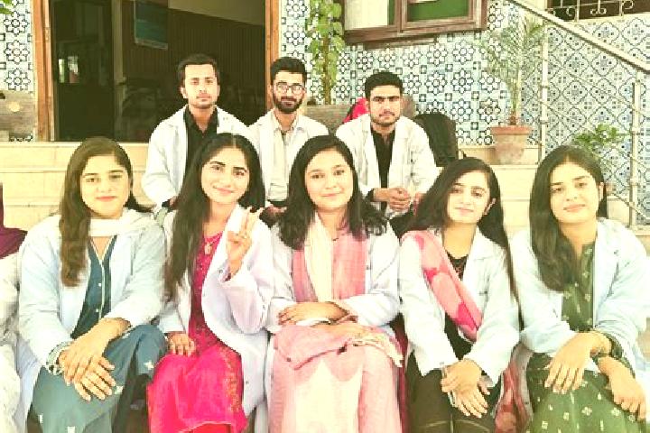 Ellie, 32 — Escort in Kandhkot, Pakistan