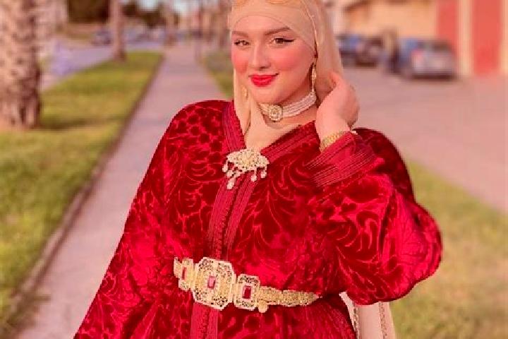 Ellie, 32 — Escort in Naima, Morocco